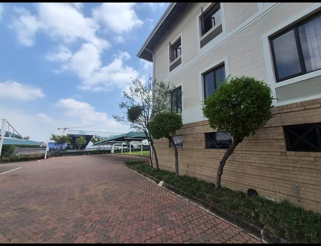1,527M² OFFICE TO LET IN VORNA VALLEY
